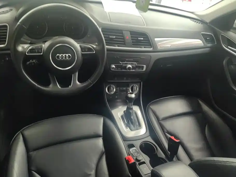 Audi Q3 2016 — фото 12