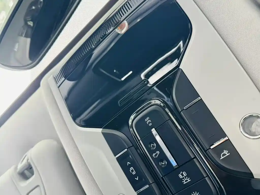 GAC Trumpchi M8 2022 — фото 18