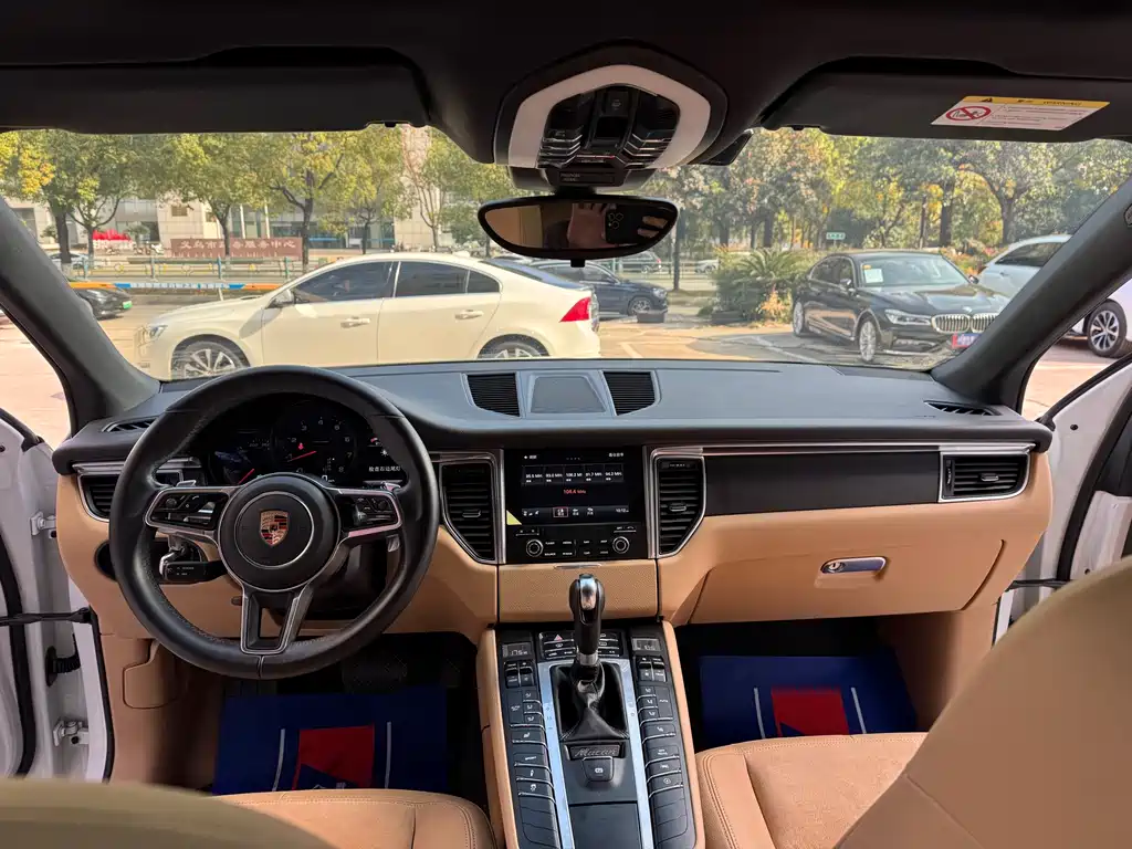 Porsche Macan 2017 — фото 14