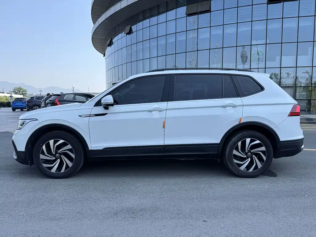 Volkswagen Tiguan L 2022 — фото 25