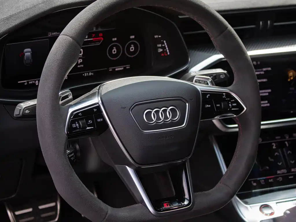 Audi RS 6 2025 — фото 9
