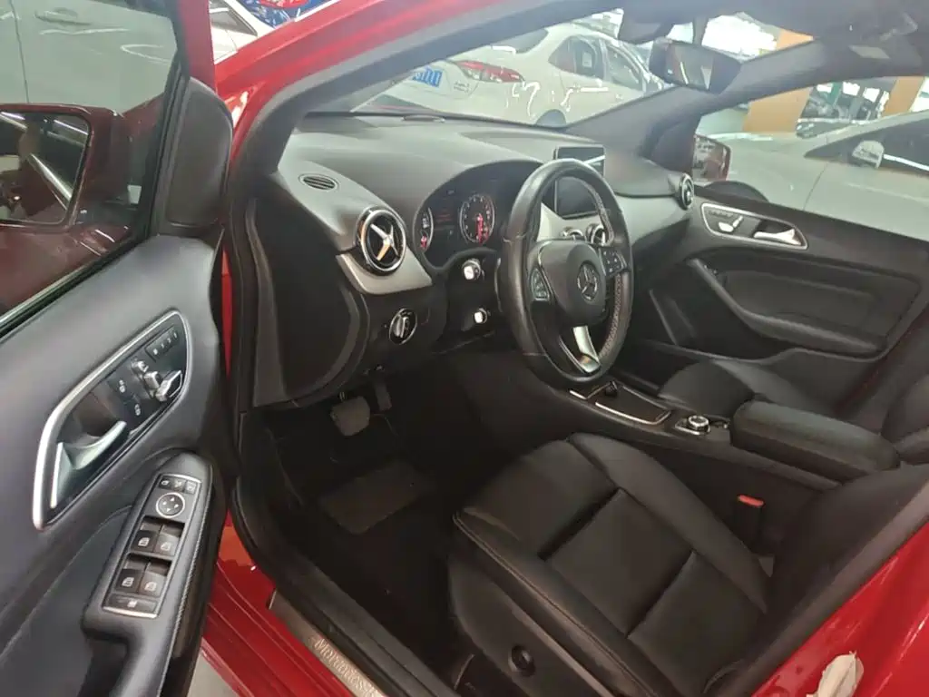 Mercedes-Benz B-Class 2018 — фото 16