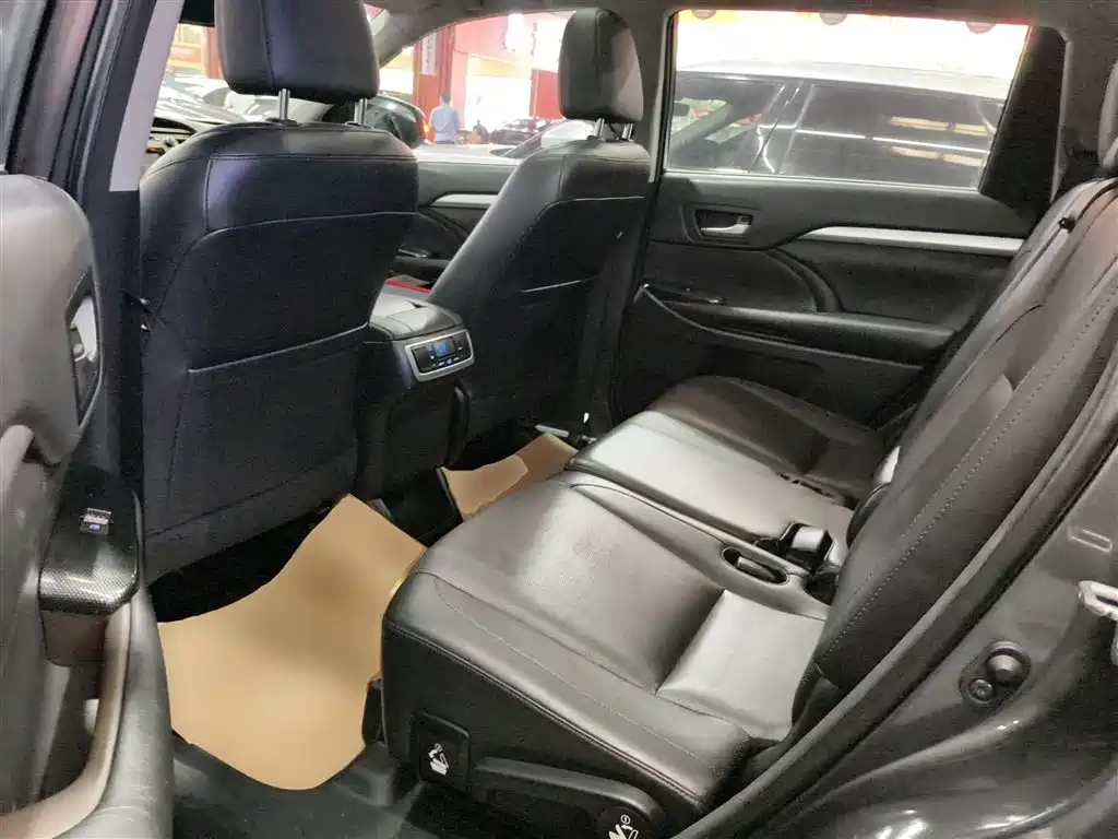 Toyota Highlander 2015 — фото 17