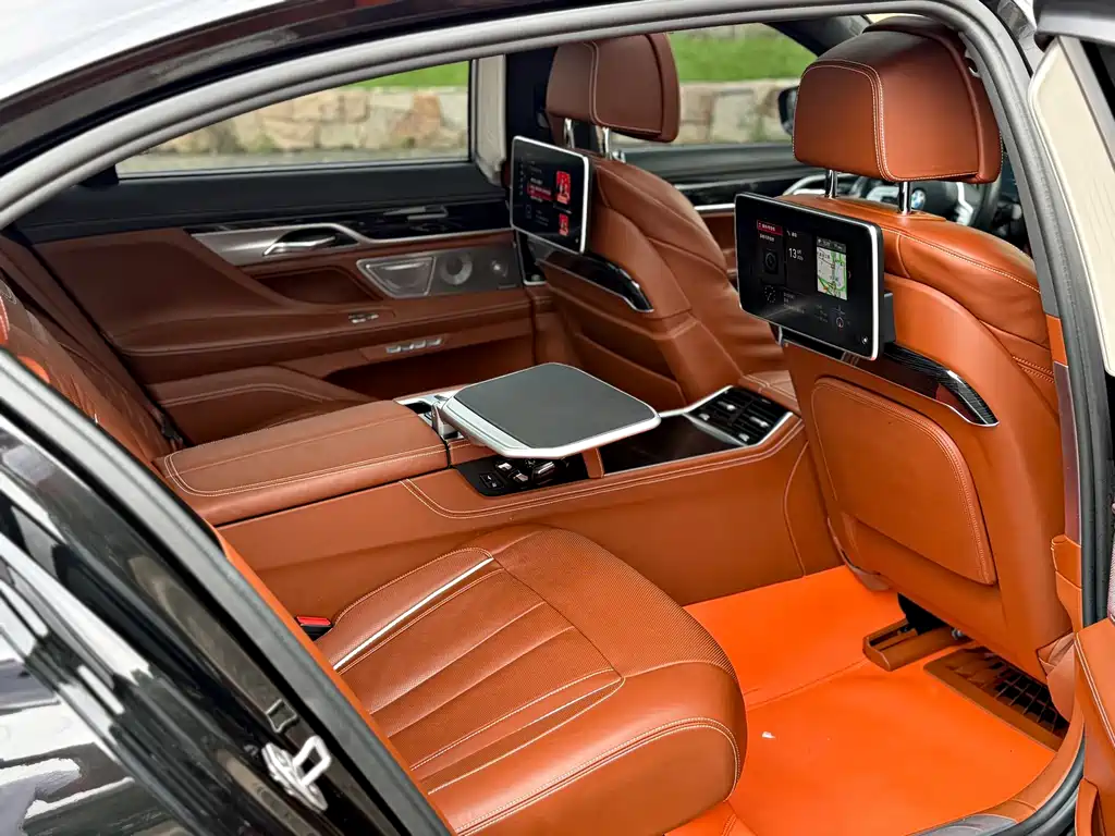 BMW 7 Series 2017 — фото 14