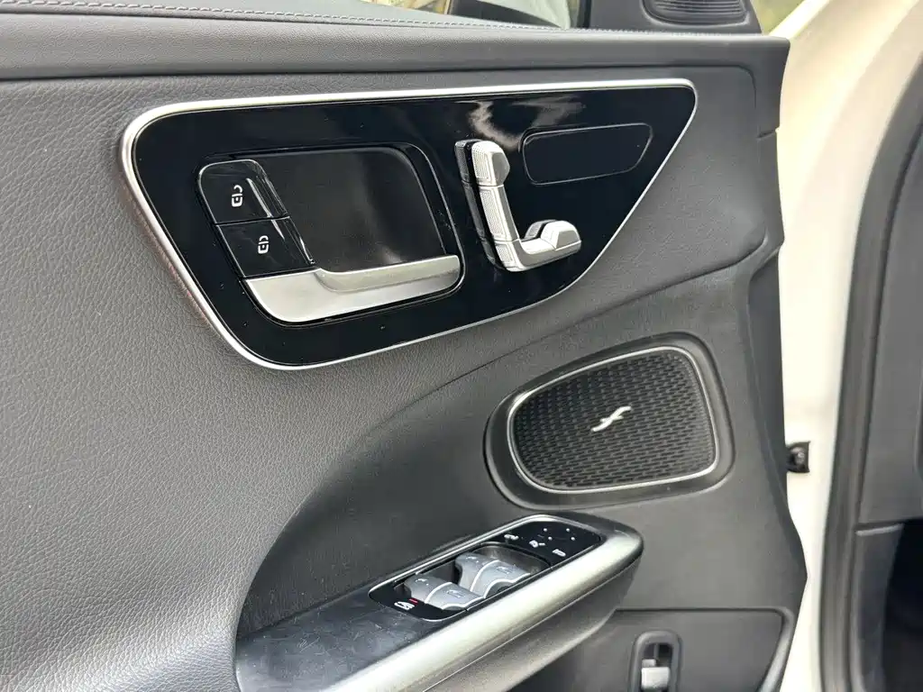 Mercedes-Benz C-Class 2023