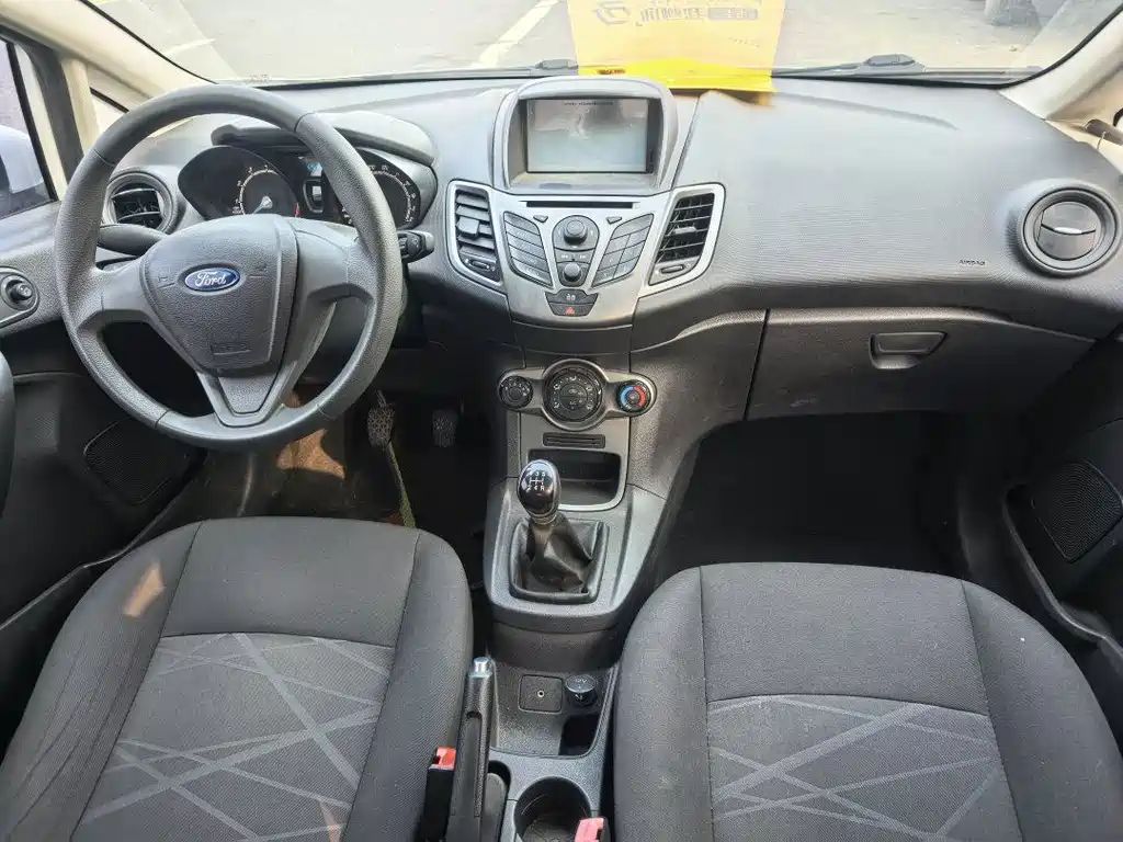 Ford Fiesta 2015 — фото 4