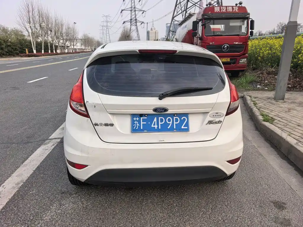 Ford Fiesta 2015 — фото 6