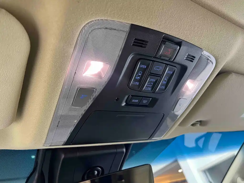 Toyota Alphard 2021 — фото 15