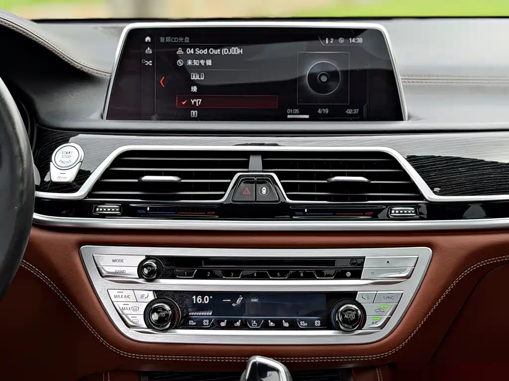 BMW 7 Series 2017 — фото 10