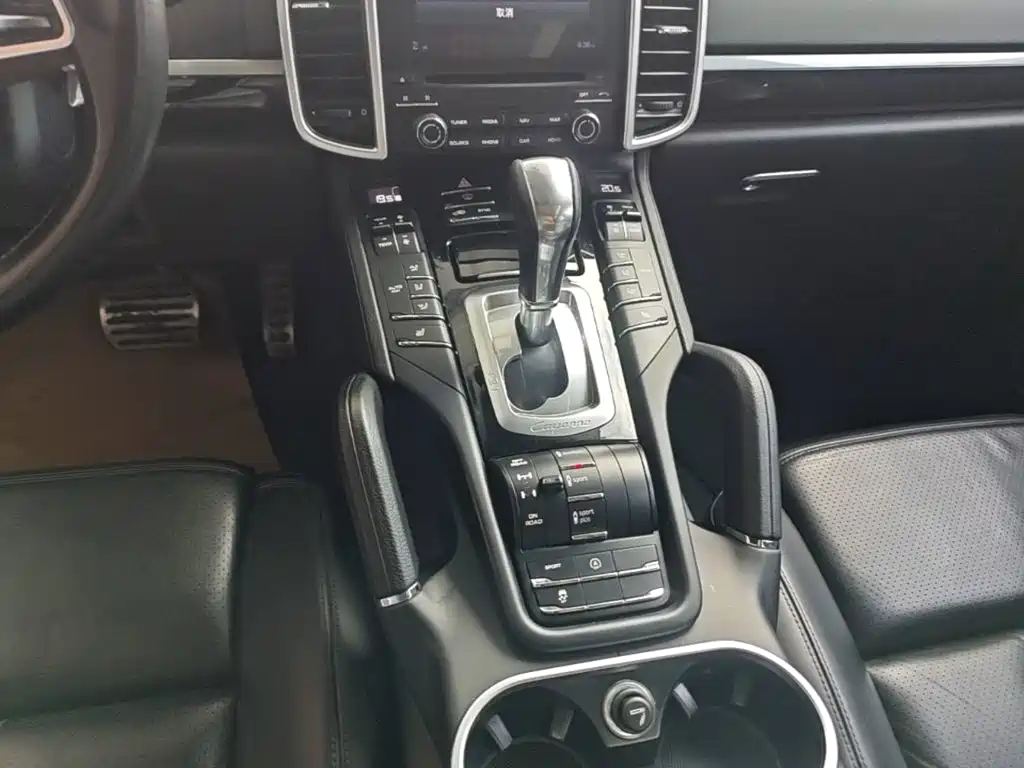 Porsche Cayenne 2017 — фото 14