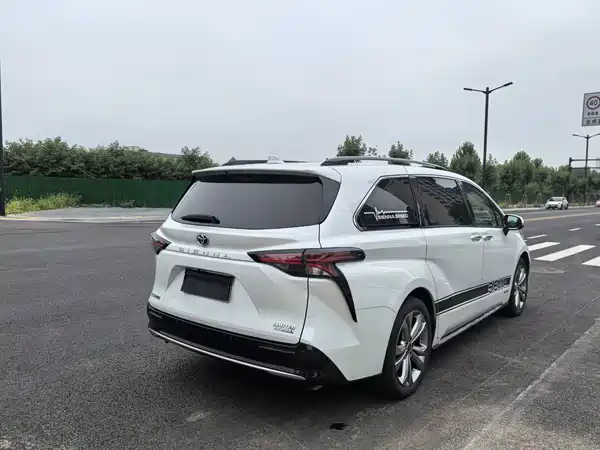 Toyota Sienna 2023