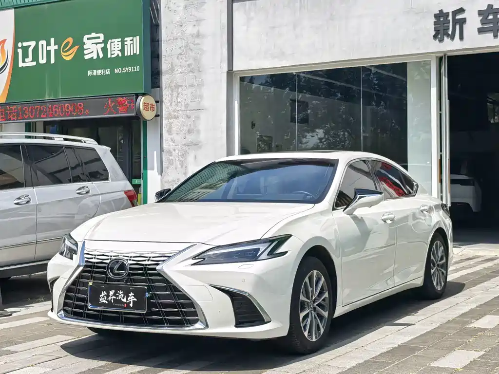 Lexus ES 2025 — фото 1