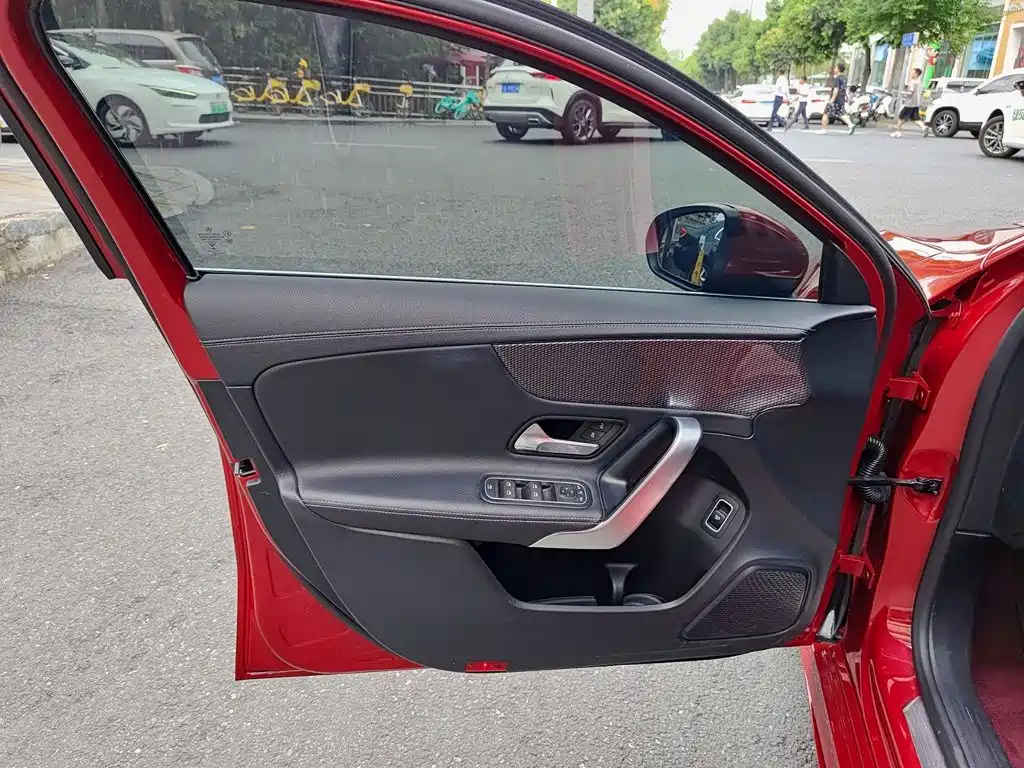 Mercedes-Benz A-Class 2023 — фото 6