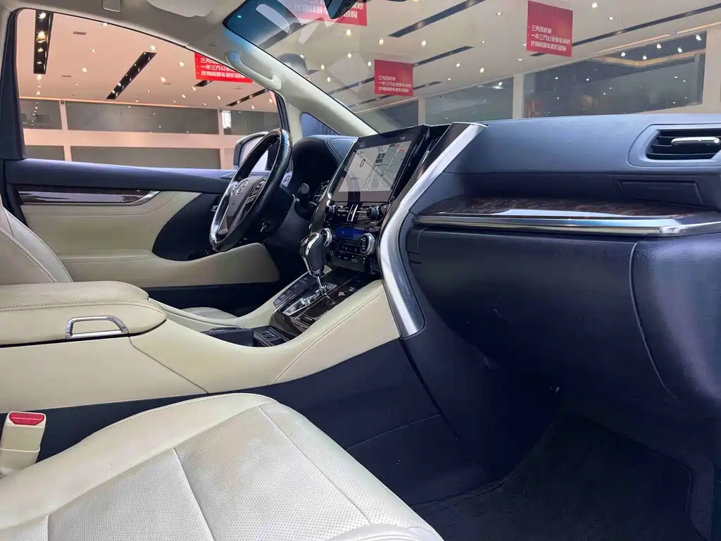 Toyota Alphard 2021 — фото 19