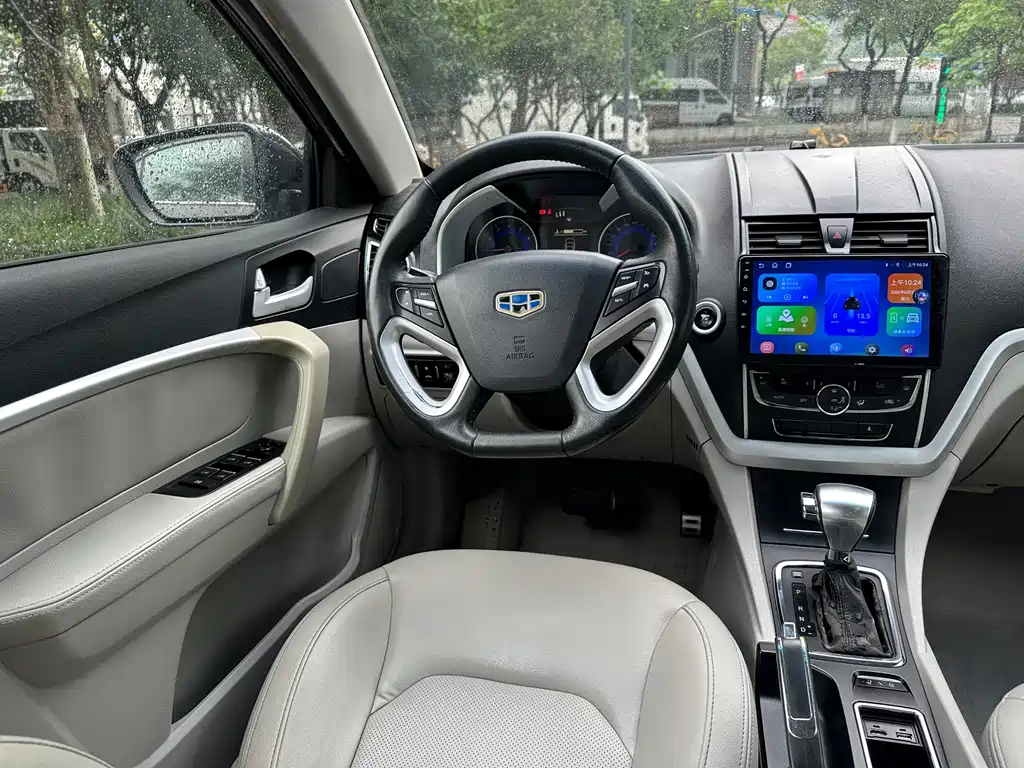Geely Emgrand 2015 — фото 12