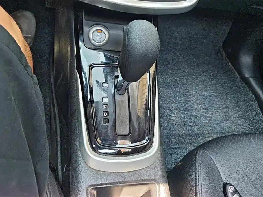 Nissan Tiida 2016 — фото 16