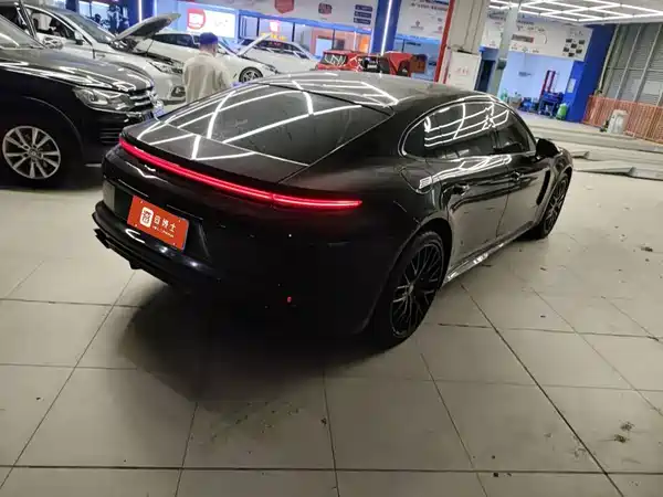 Porsche Panamera 2024