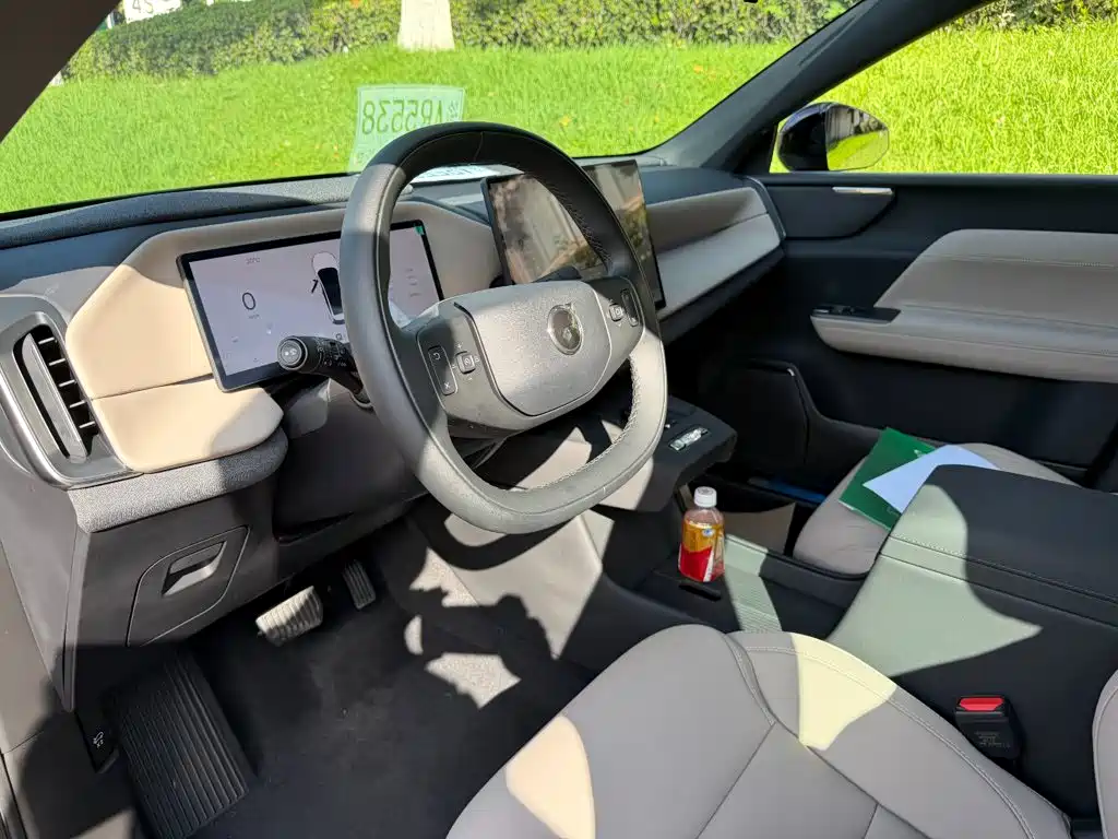 Volvo XC70 Plug-In Hybrid 2025 — фото 7