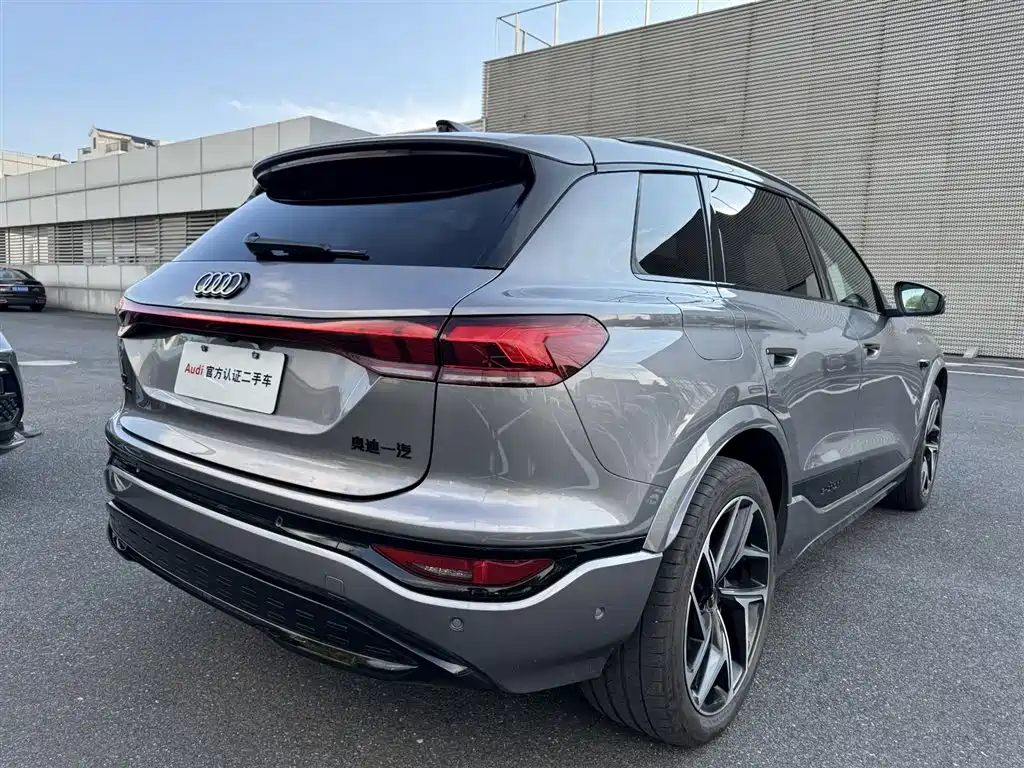 Audi Q6L E-Tron 2025 — фото 11