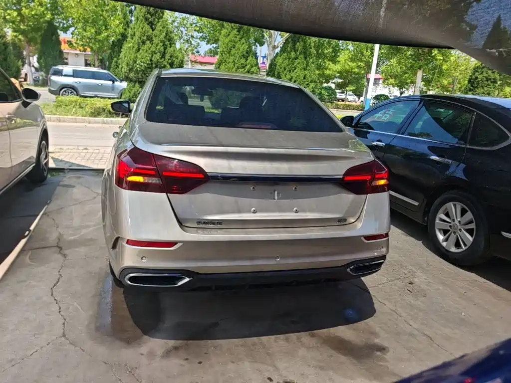 Geely Emgrand 2021