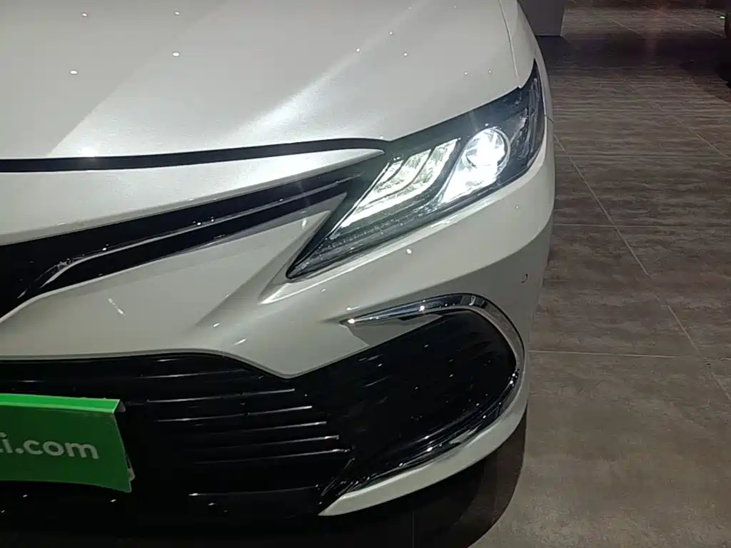 Toyota Camry 2023 — фото 24