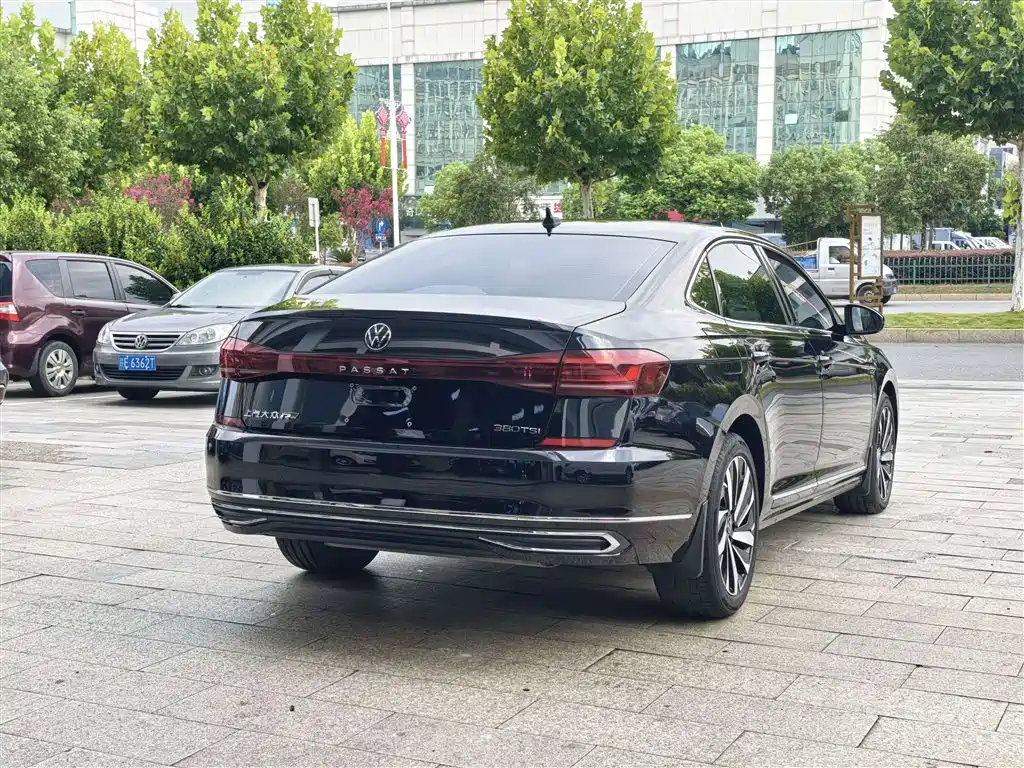 Volkswagen Passat 2023 — фото 6