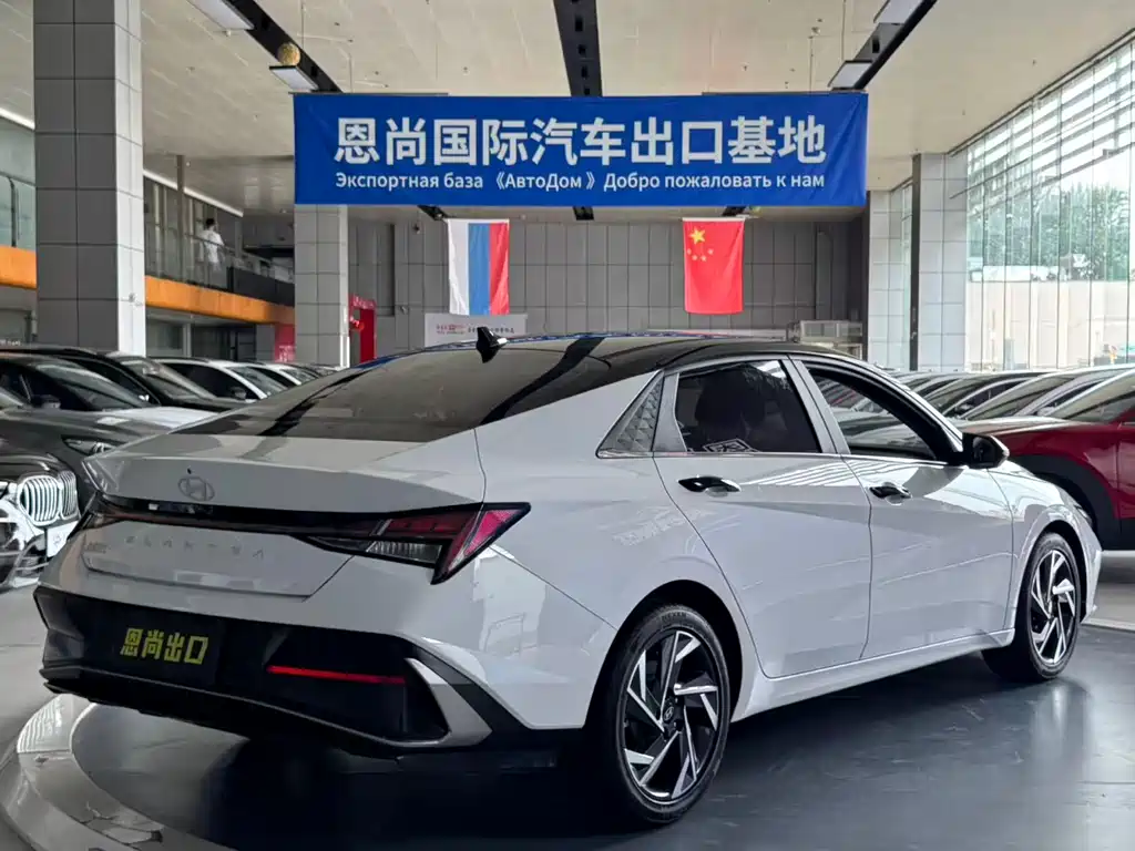 Hyundai Elantra 2023