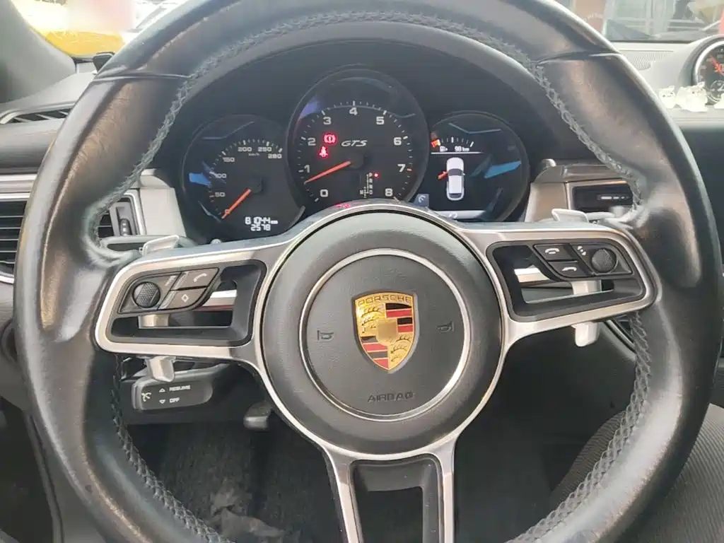 Porsche Macan 2017 — фото 11