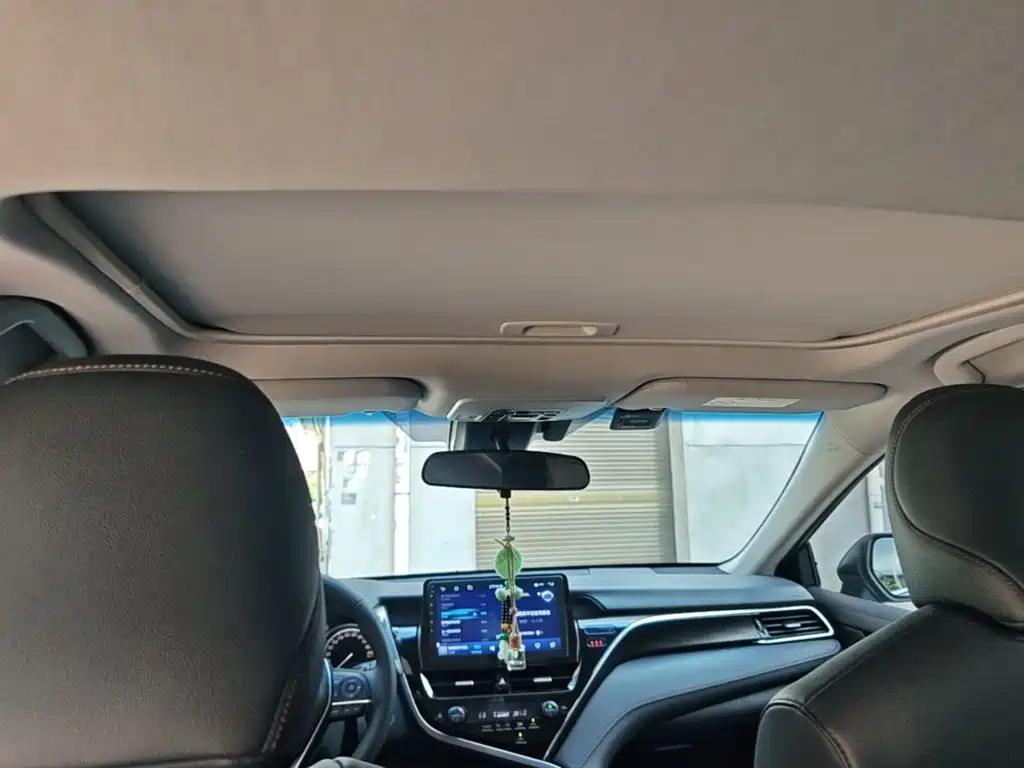Toyota Camry 2022 — фото 18
