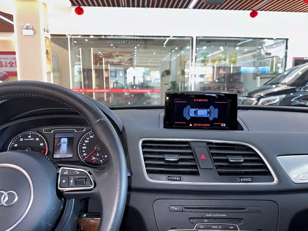 Audi Q3 2015 — фото 10