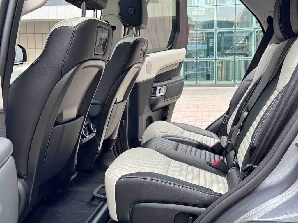 Land Rover Discovery 2021 — фото 9