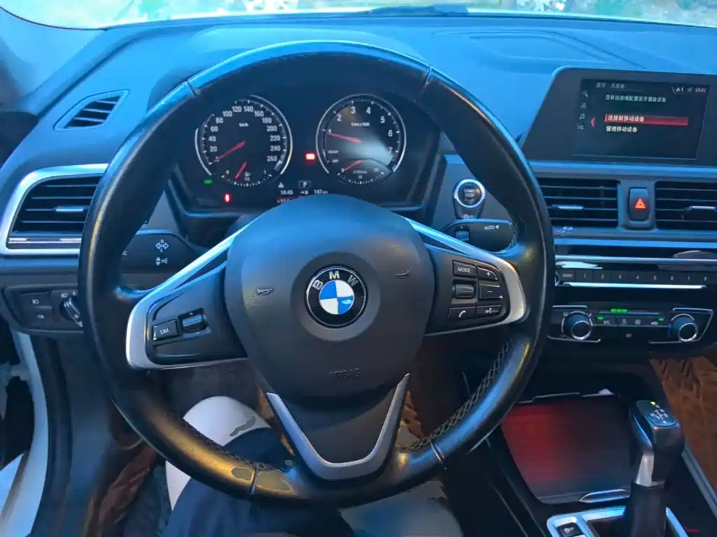 BMW 1 Series 2018 — фото 11