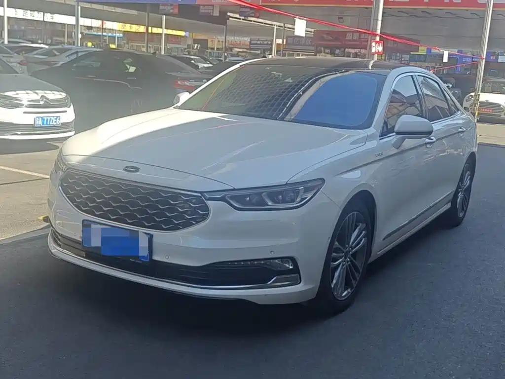 Ford Taurus 2021 — фото 1