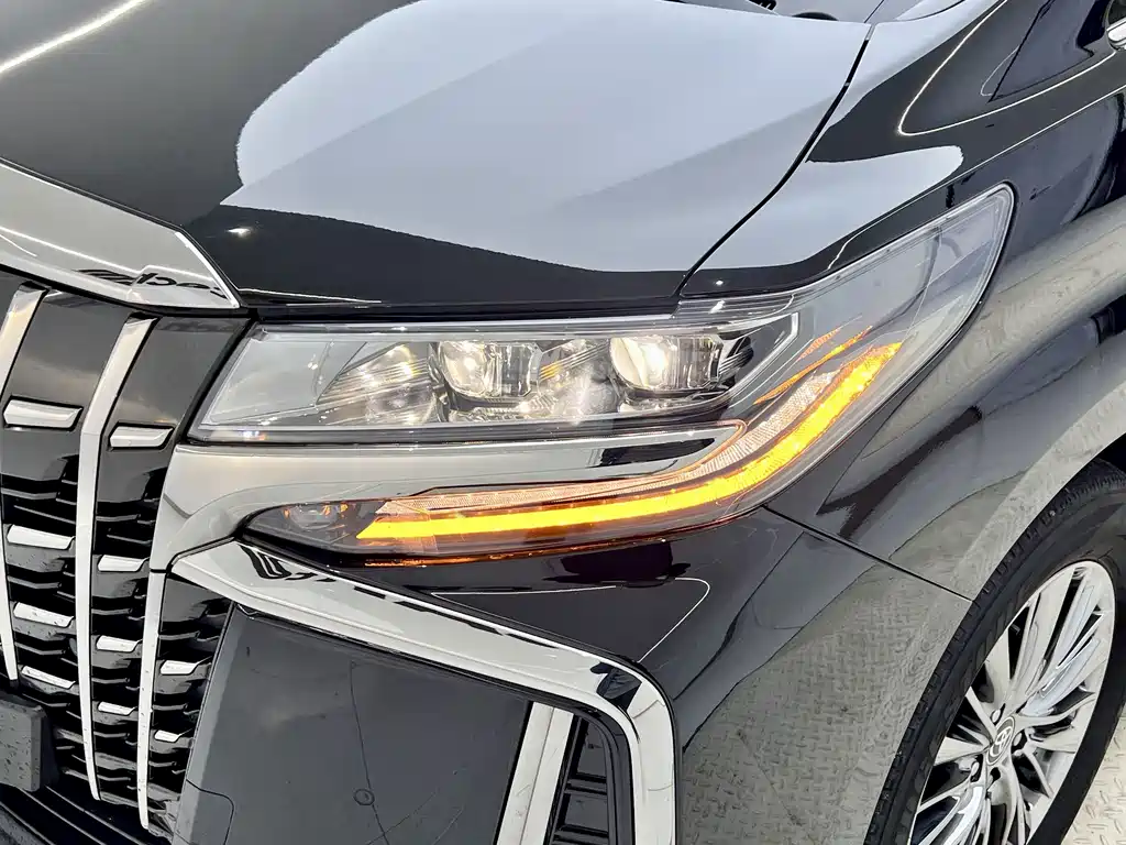 Toyota Alphard 2023 — фото 12