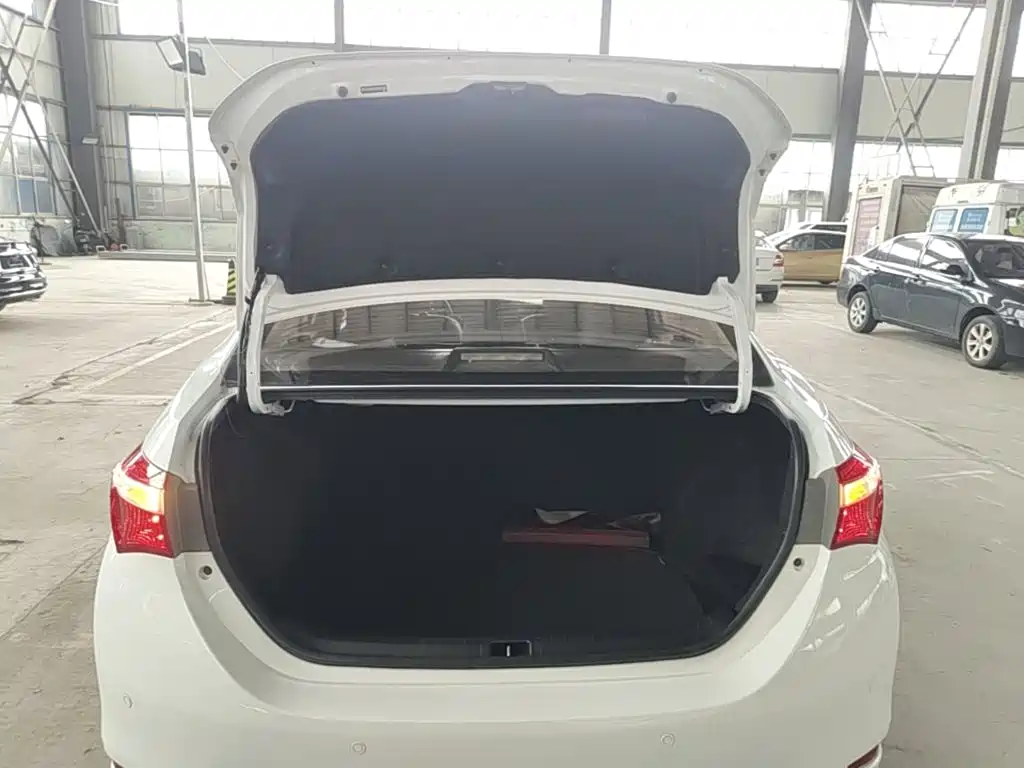 Toyota Corolla 2015 — фото 19