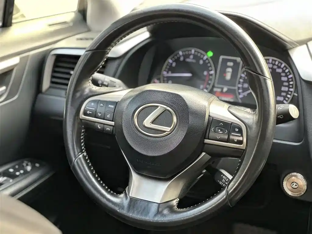 Lexus RX 2018 — фото 15