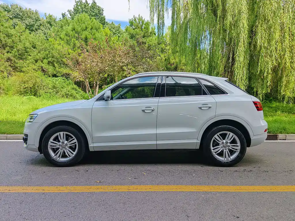 Audi Q3 2015 — фото 10