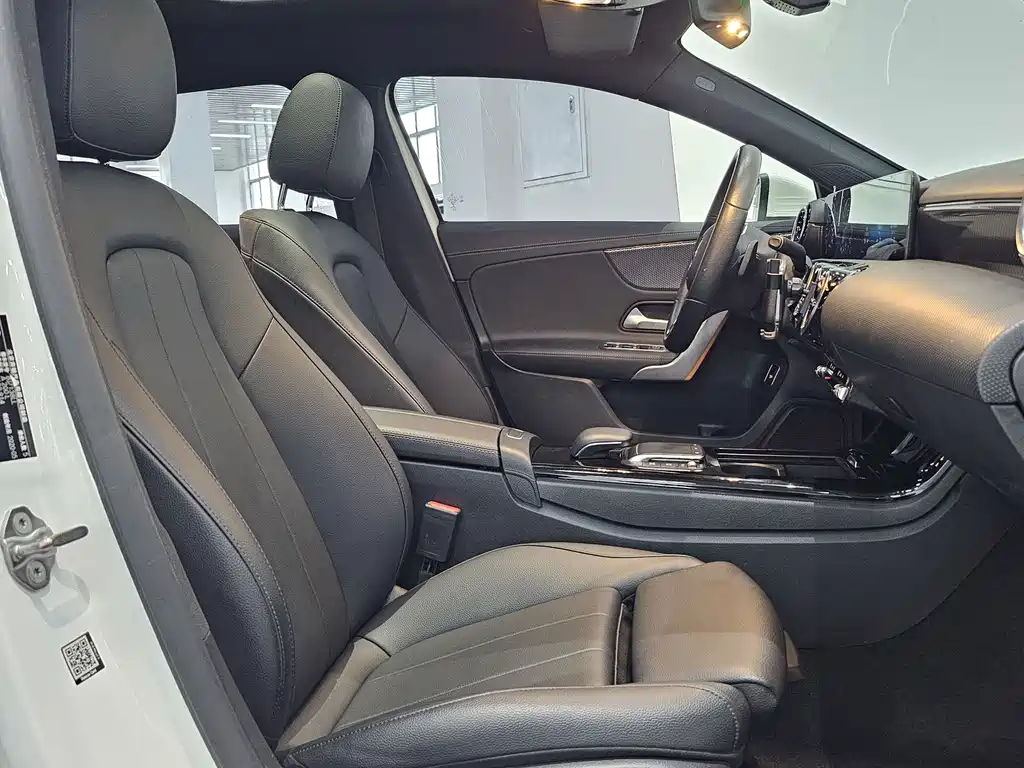Mercedes-Benz A-Class 2020 — фото 12