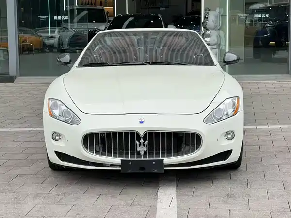 Maserati Grancabrio 2011