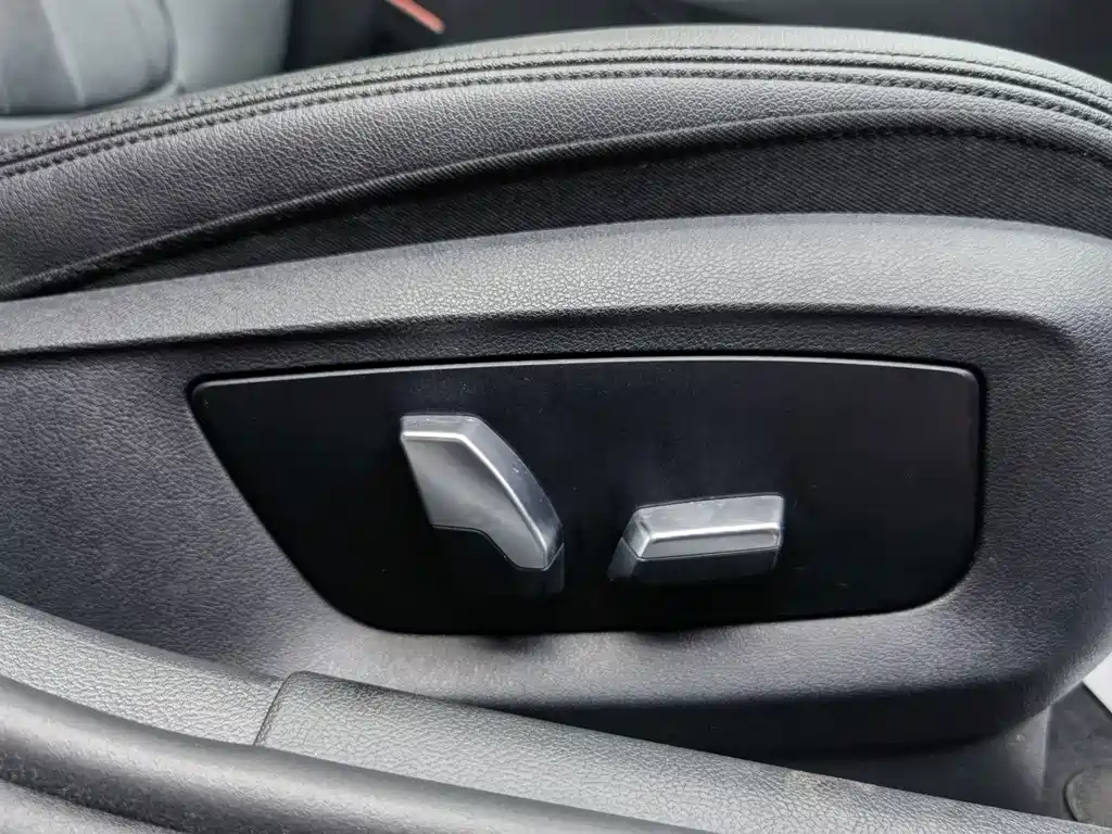 BMW 5 Series 2018 — фото 17