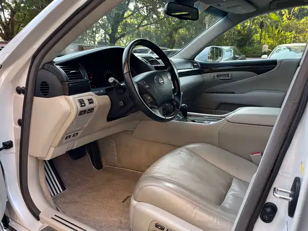 Lexus LS 2006