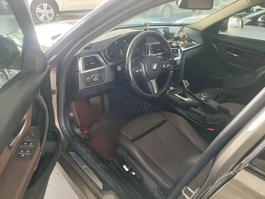 BMW 3 Series 2018 — фото 16