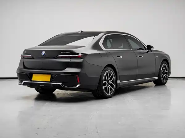BMW i7 2023