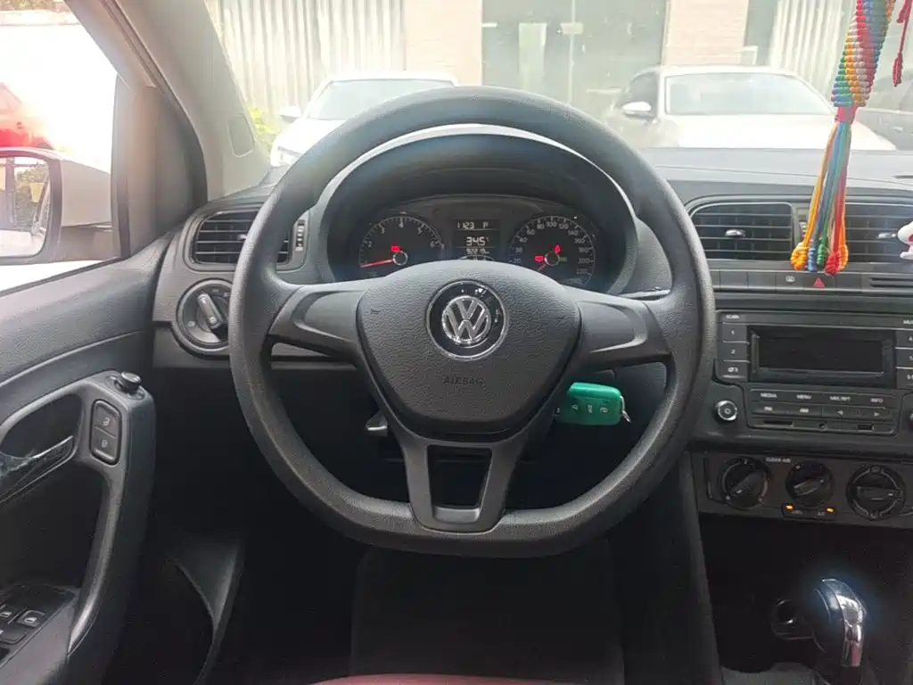 Volkswagen Polo 2016 — фото 11
