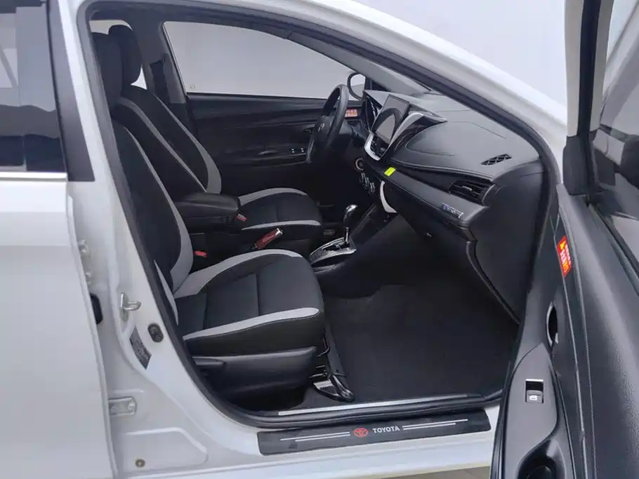 Toyota Yaris L 2021 — фото 8