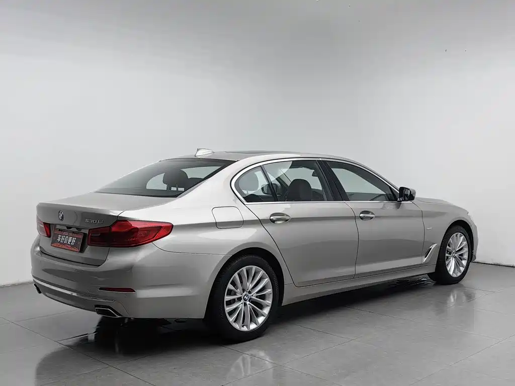 BMW 5 Series 2018 — фото 2