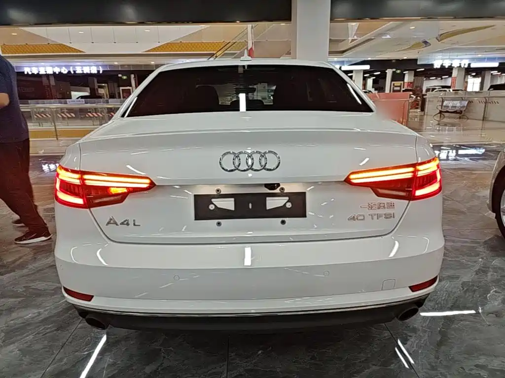 Audi A4L 2018