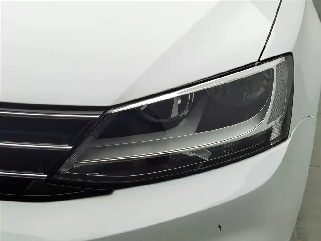 Volkswagen Sagitar 2018