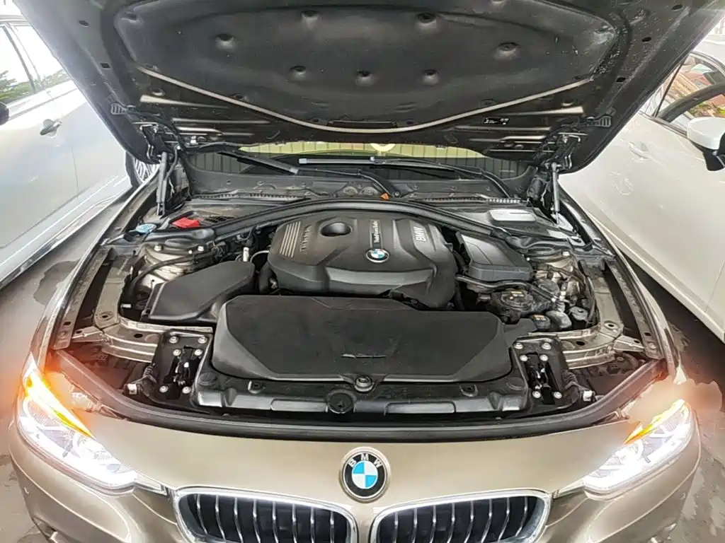 BMW 3 Series 2018 — фото 20
