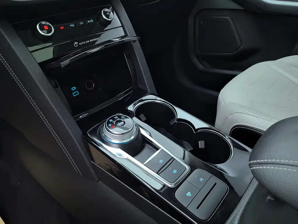 Ford Edge 2022 — фото 18